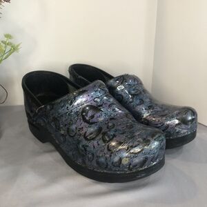 DANSKO Iridescent Silver Blue Bubbles Nursing Clog Professional Size 37 Size 6.5